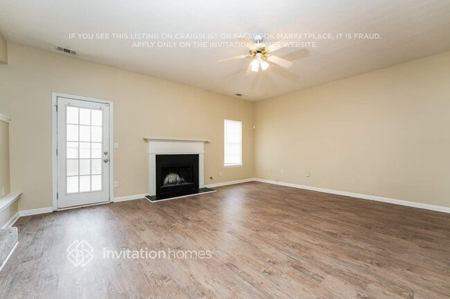 Foto del edificio - 220 Hazelhurst Dr