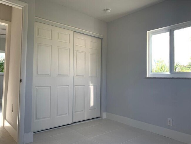 Foto del edificio - 1370 SW 5th Ave