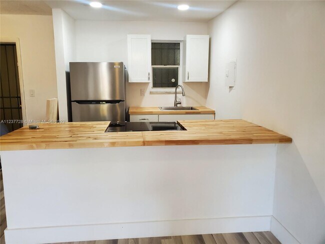 Foto del edificio - 3181 SW 13th St