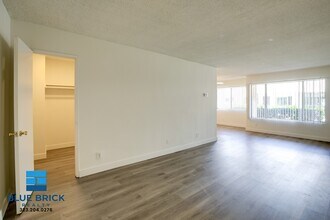 Building Photo - 17834 Burbank Blvd