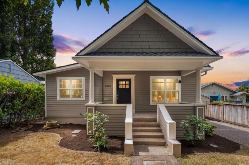 Foto principal - 3 bedroom in Seattle WA 98136