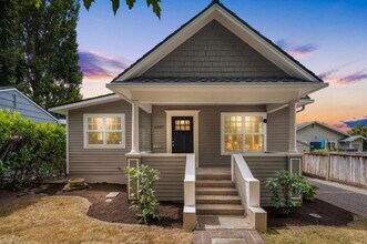Building Photo - 6507 41st Ave SW