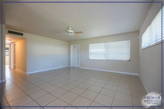 Foto del edificio - ** LAKE PARK ** 3 BED / 2 BATH POOL HOME -...