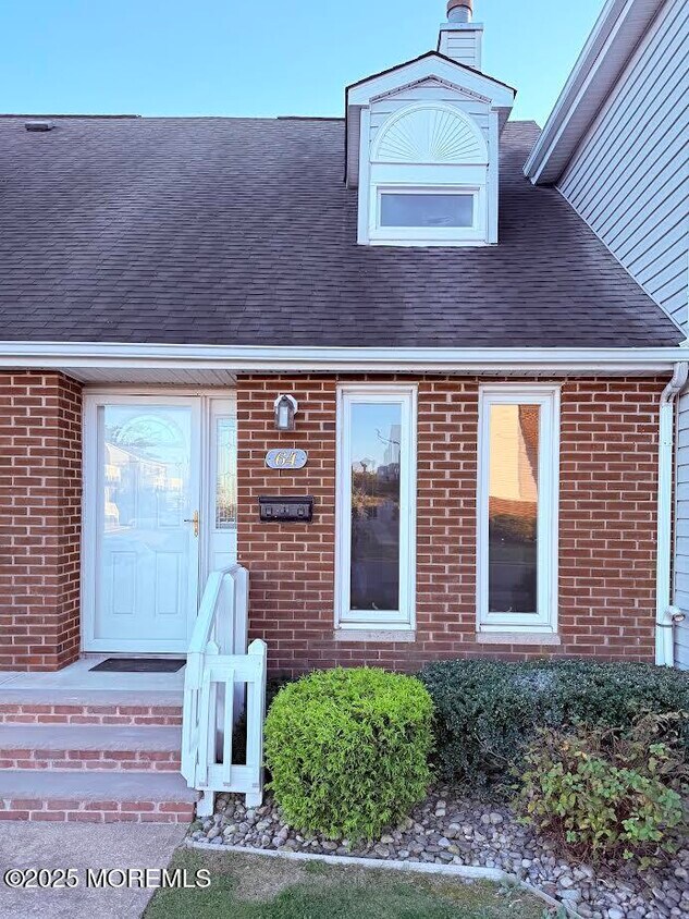 Primary Photo - 25 Meadow Ave