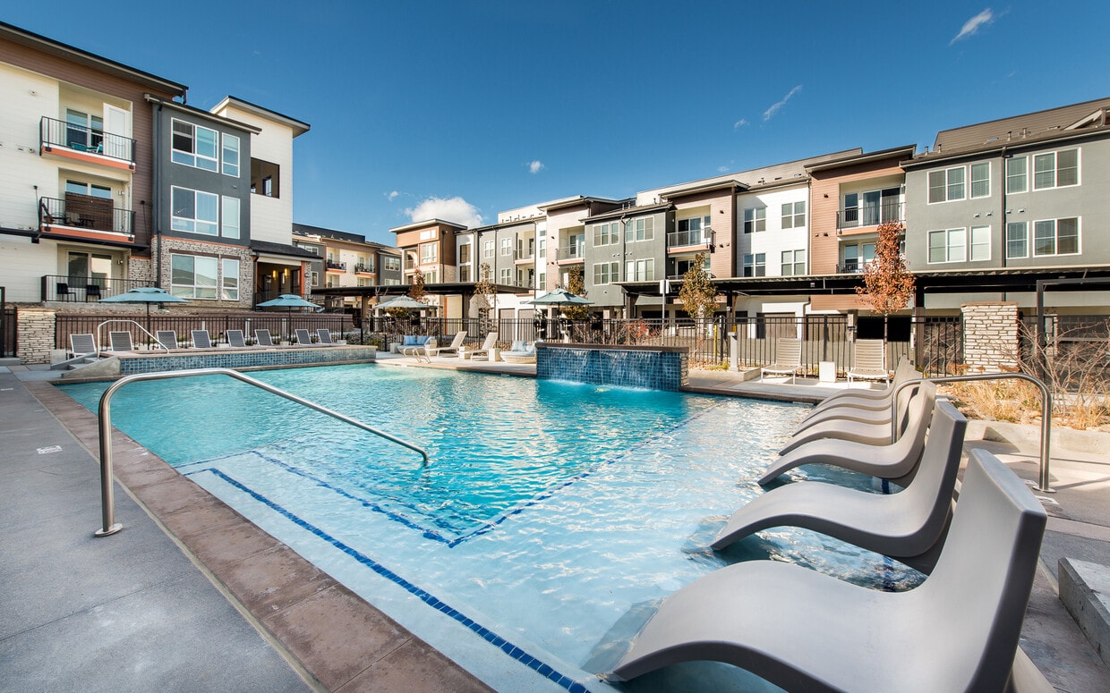 Elevate Denver Apartments in Centennial, CO