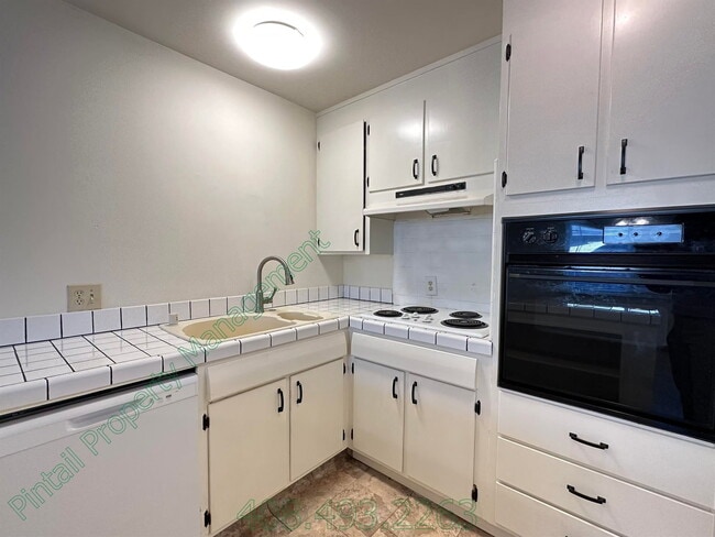 Building Photo - 965 Amstutz Dr