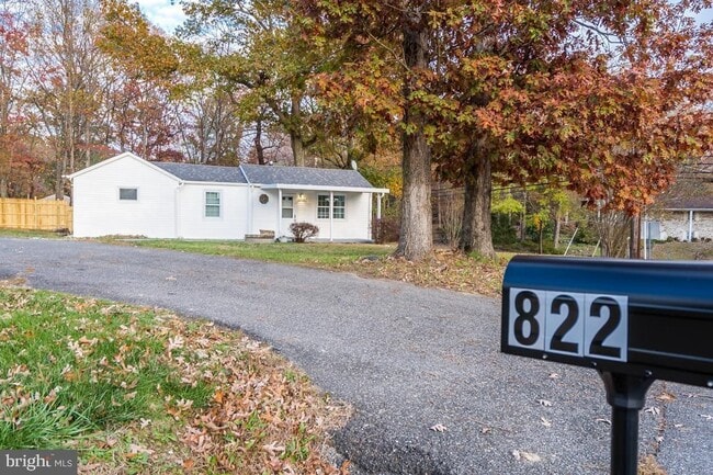 Building Photo - 822 Warburton Ln