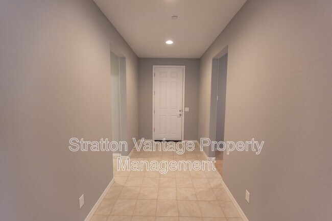 Foto del edificio - 9657 E Thornbush Ave