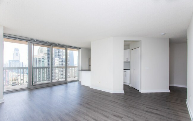 Foto del edificio - 544 N State St