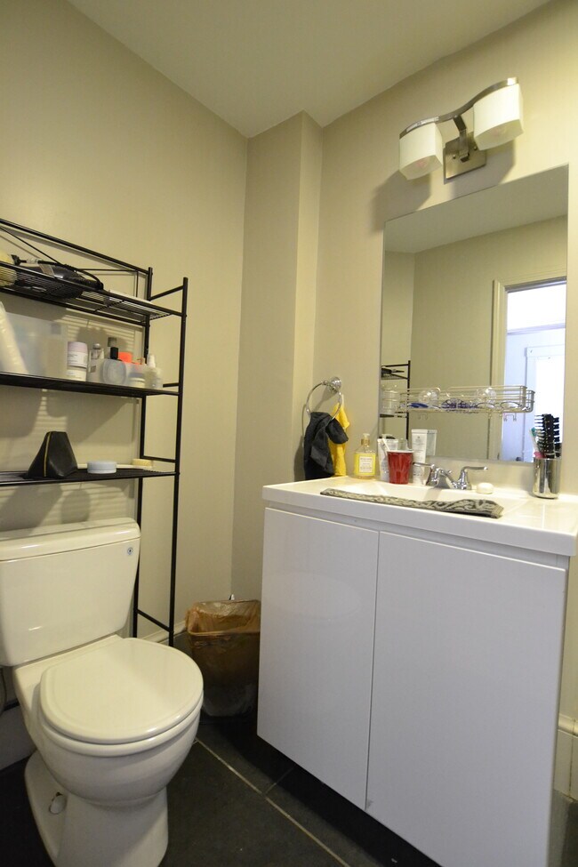 Building Photo - 17 Greylock Rd