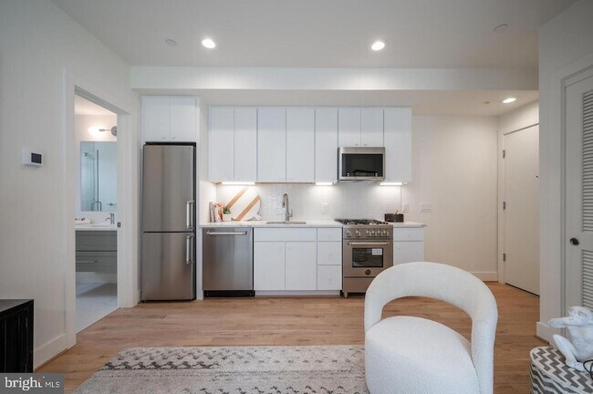 Foto del edificio - 1775 Swann St NW