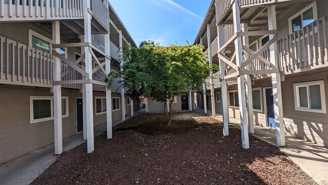 Building Photo - Salem Parkway Apartments