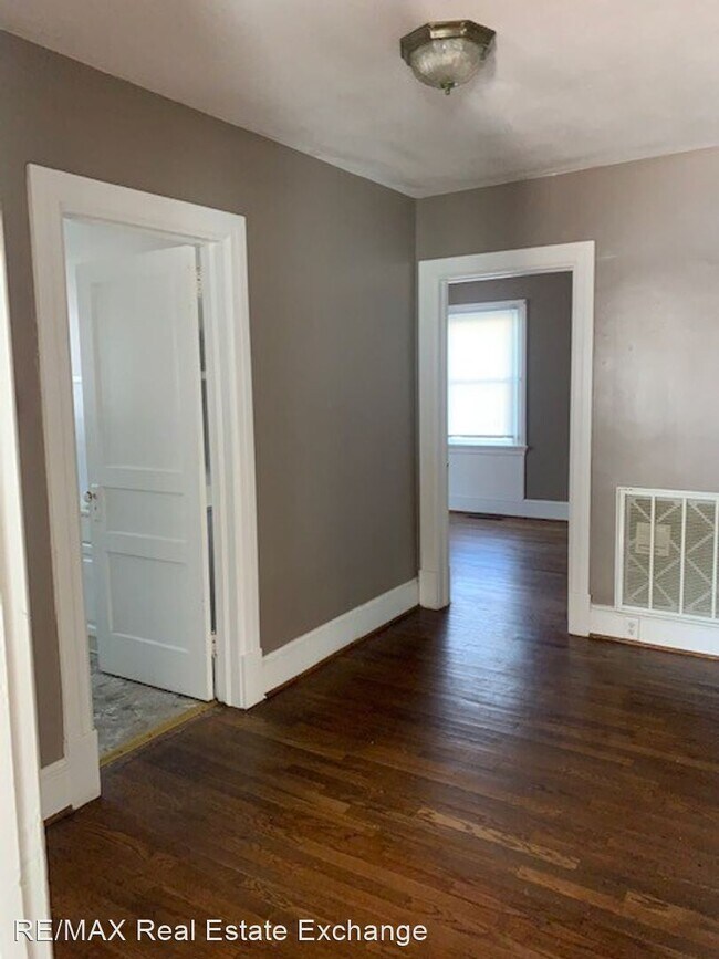 Building Photo - 2 br, 1 bath House - 311 East 15th Street