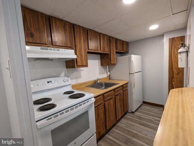 Foto del edificio - 403 W Logan St