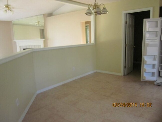 Building Photo - 3020 E Kingsfield Rd