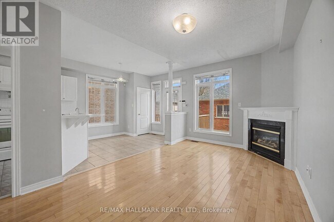 Building Photo - 10561 Bayview Ave