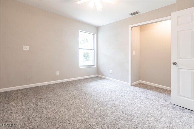 Foto del edificio - 16737 Pheasant Ct