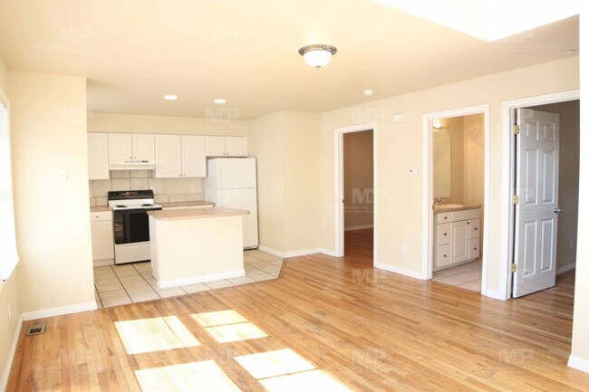 Foto del edificio - 320 W Laurel St