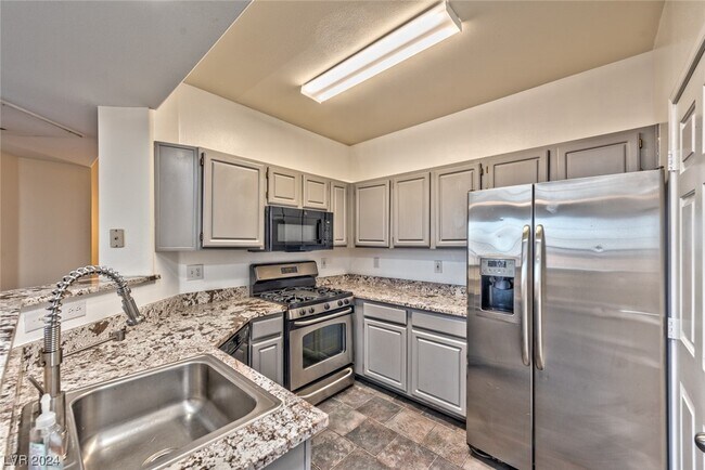 Foto del edificio - 8555 W Russell Rd