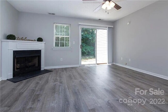 Building Photo - Charming 2BR Townhome in Charlotte