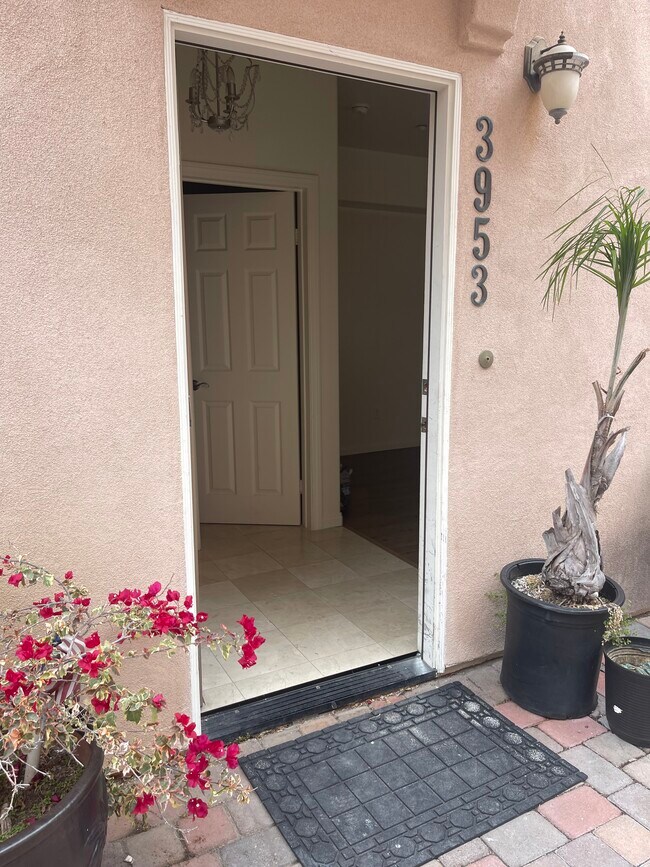 Building Photo - 3953 Riviera Dr