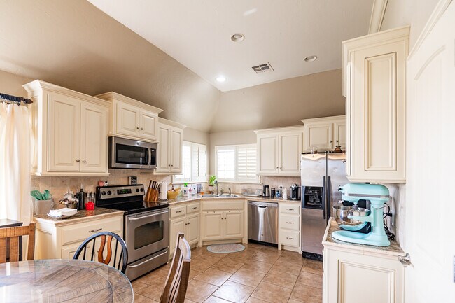 Kitchen - 313 Kody Ct