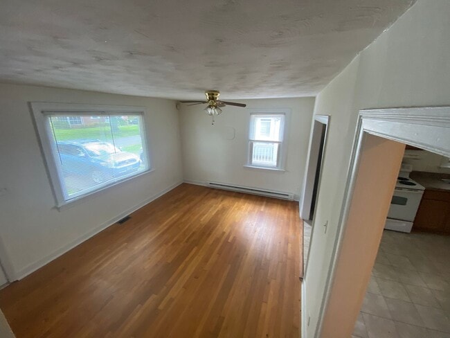 Building Photo - 4 BR/ 2 BA Four Bedroom Two Story Home wit...