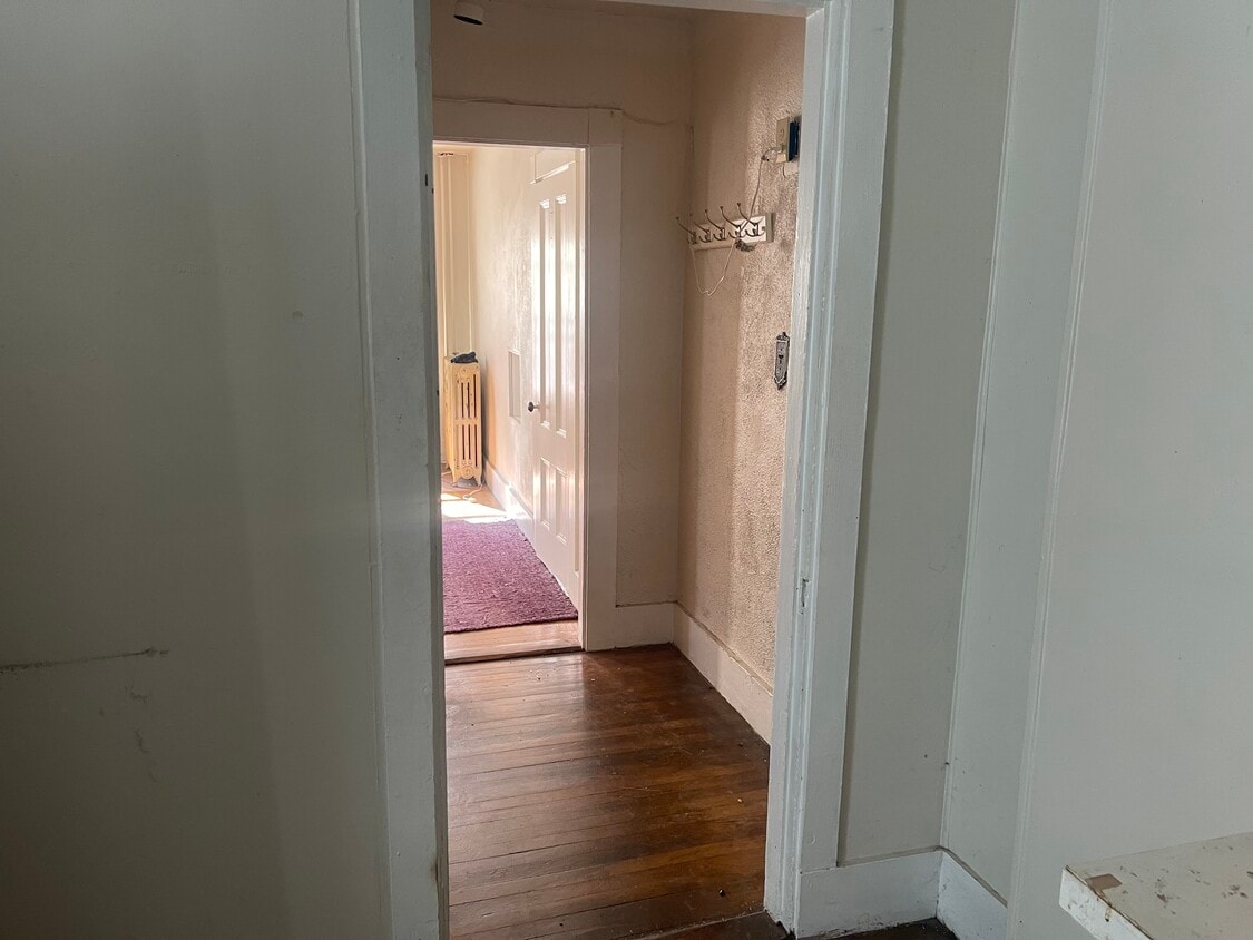 Primary Photo - 66 Dalby St