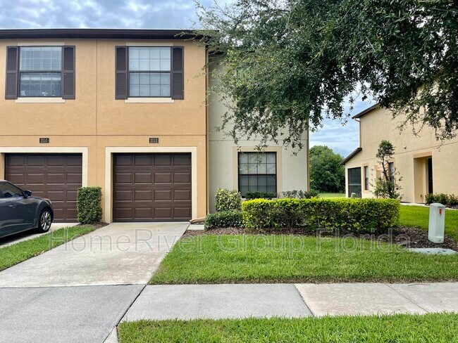 Building Photo - 2512 Edgewater Falls Dr