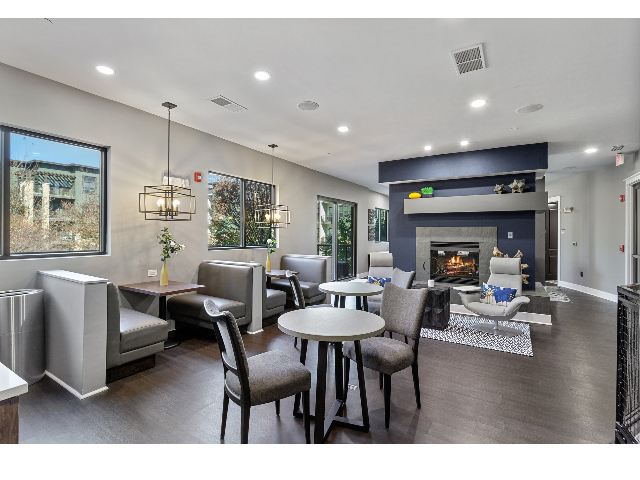 Building Photo - AMLI Parkside