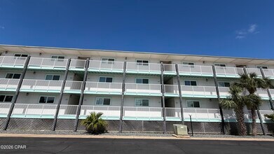 Building Photo - 3600 Thomas Dr