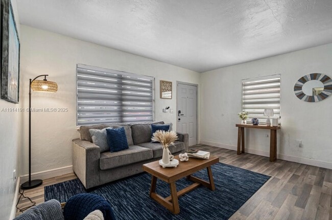 Foto del edificio - 1021 NW 37th Ave