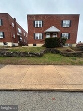 Building Photo - 3 E Park Rd