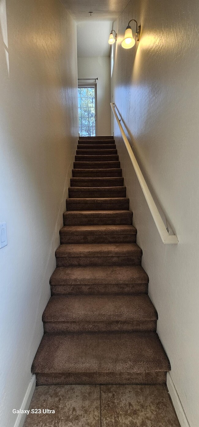 Building Photo - 2536 W Pikes Peak Dr