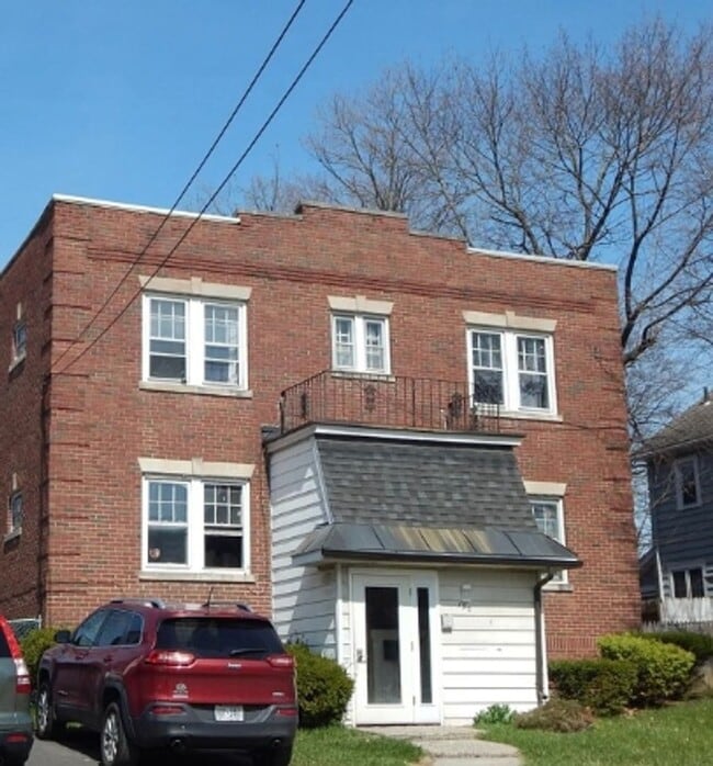 Building Photo - 190 S Allen St