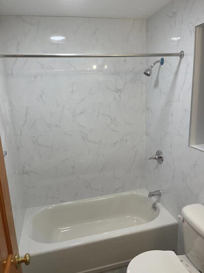 Foto del edificio - 2417 E 1st St