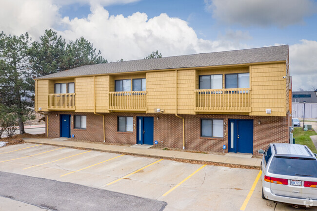 Building Photo - University Townhomes Akron