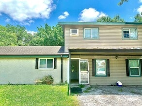 Building Photo - 110 Farm Dr