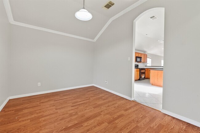 Foto del edificio - 5623 Brookhollow Oaks Trail