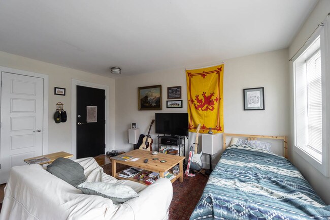 Foto del edificio - 2911 Newark St NW