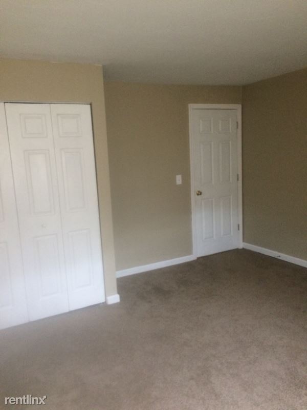 Building Photo - 3 br, 1.5 bath Condo - 119 Towne House Rd