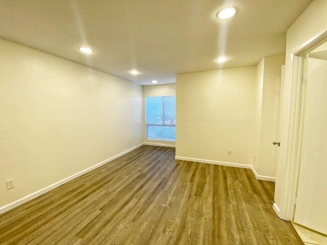 Building Photo - 9120 Gramercy Dr