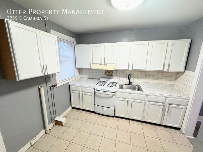 Foto del edificio - Beautiful 3BR/1BA Port Richmond Home with ...