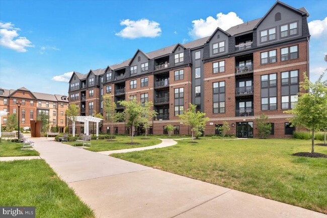 Building Photo - 3927 Fair Ridge Dr