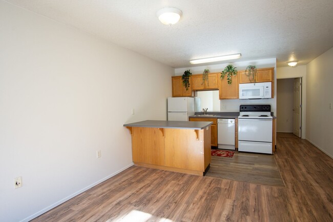 Building Photo - Top Floor 1Bdr w/Modern Appliances + Washe...