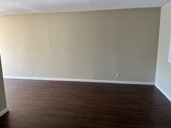 Foto del edificio - 3 bedroom 1.5 bathroom condo in Davis