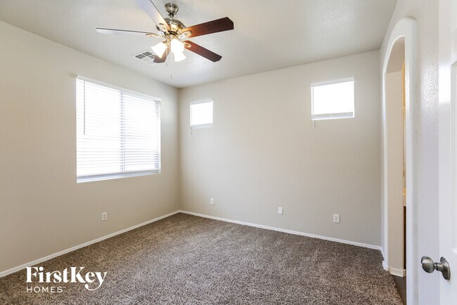 Foto del edificio - 1130 E Bosi St