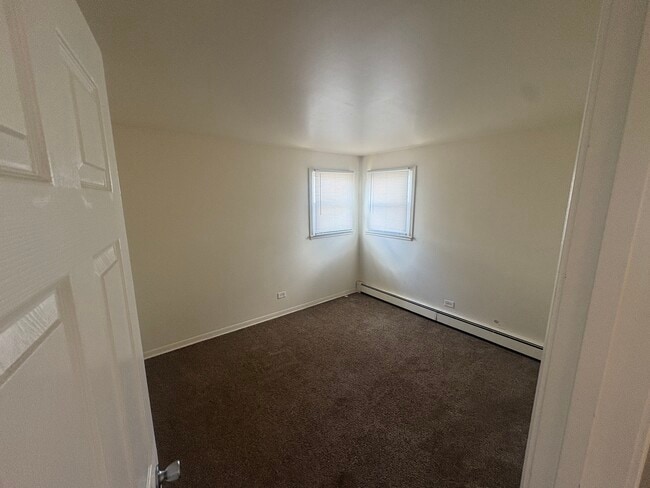 Building Photo - 12747 Hoyne Ave