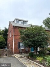 Building Photo - 819 S Irving St