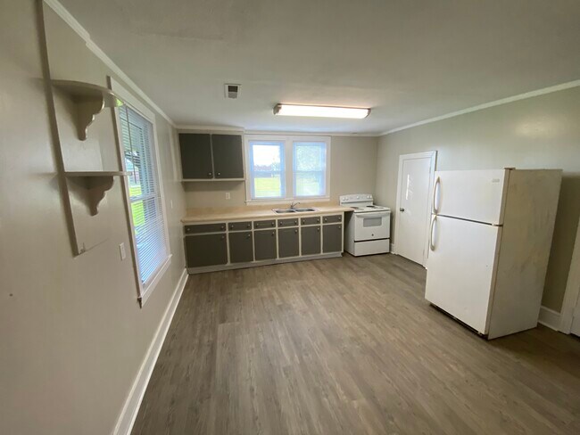 Building Photo - 53 Fairview Ave